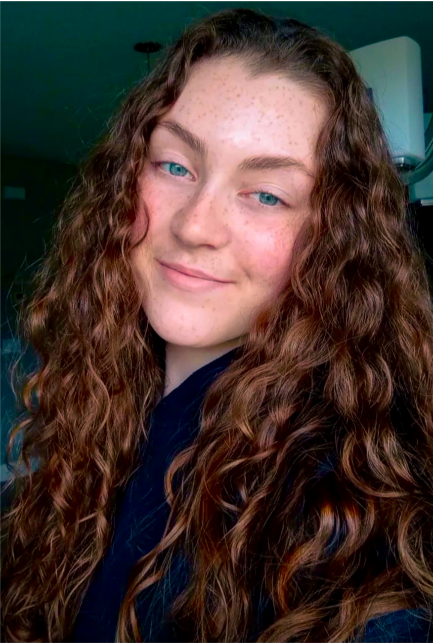 A selfie of author Elise Boisvert softly smiling